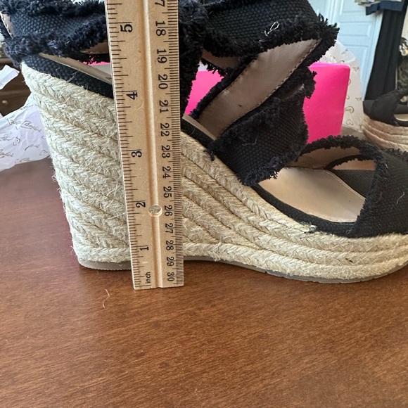 Candie’s Platform Wedges. - Picture 6 of 7